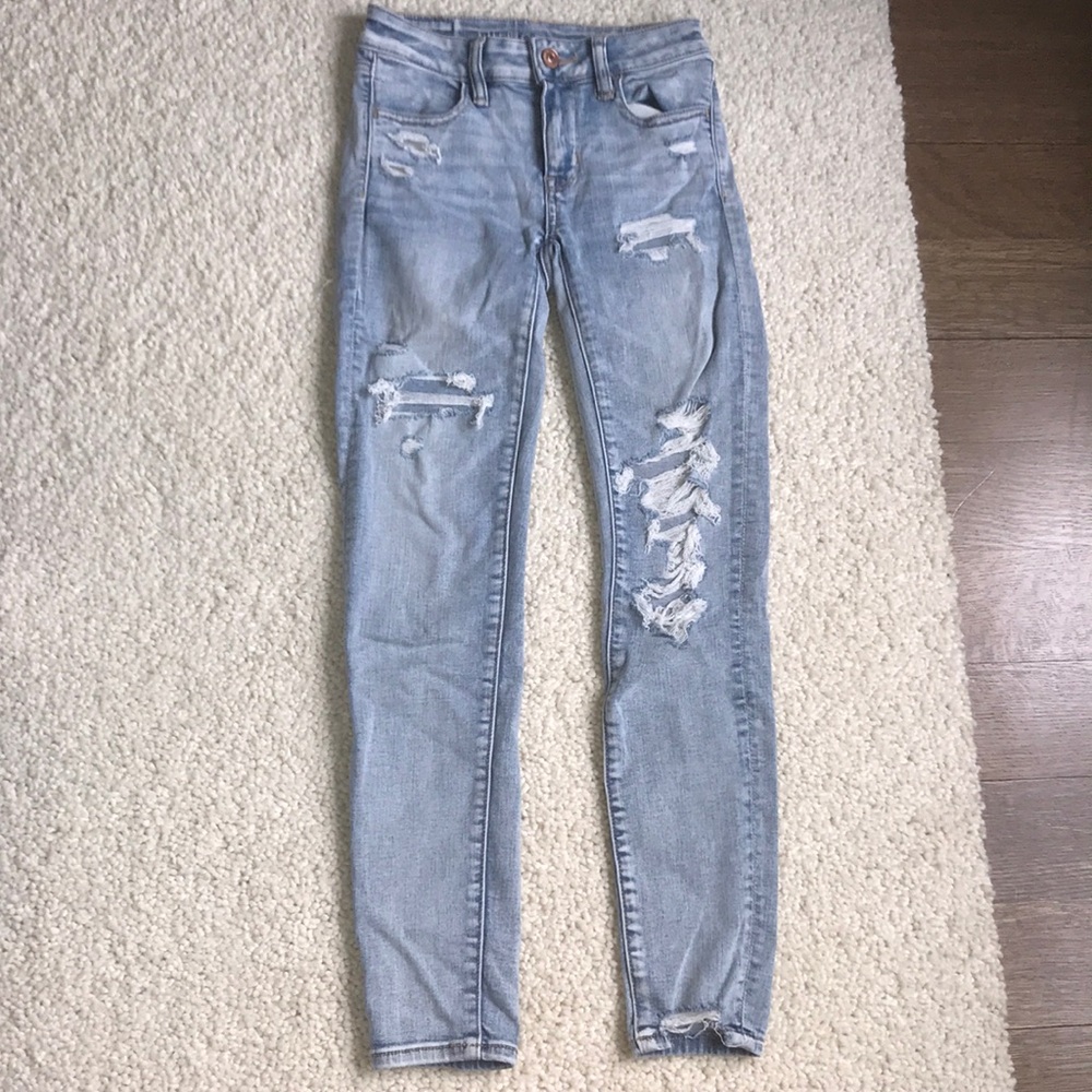 American eagle light wash ripped jeans